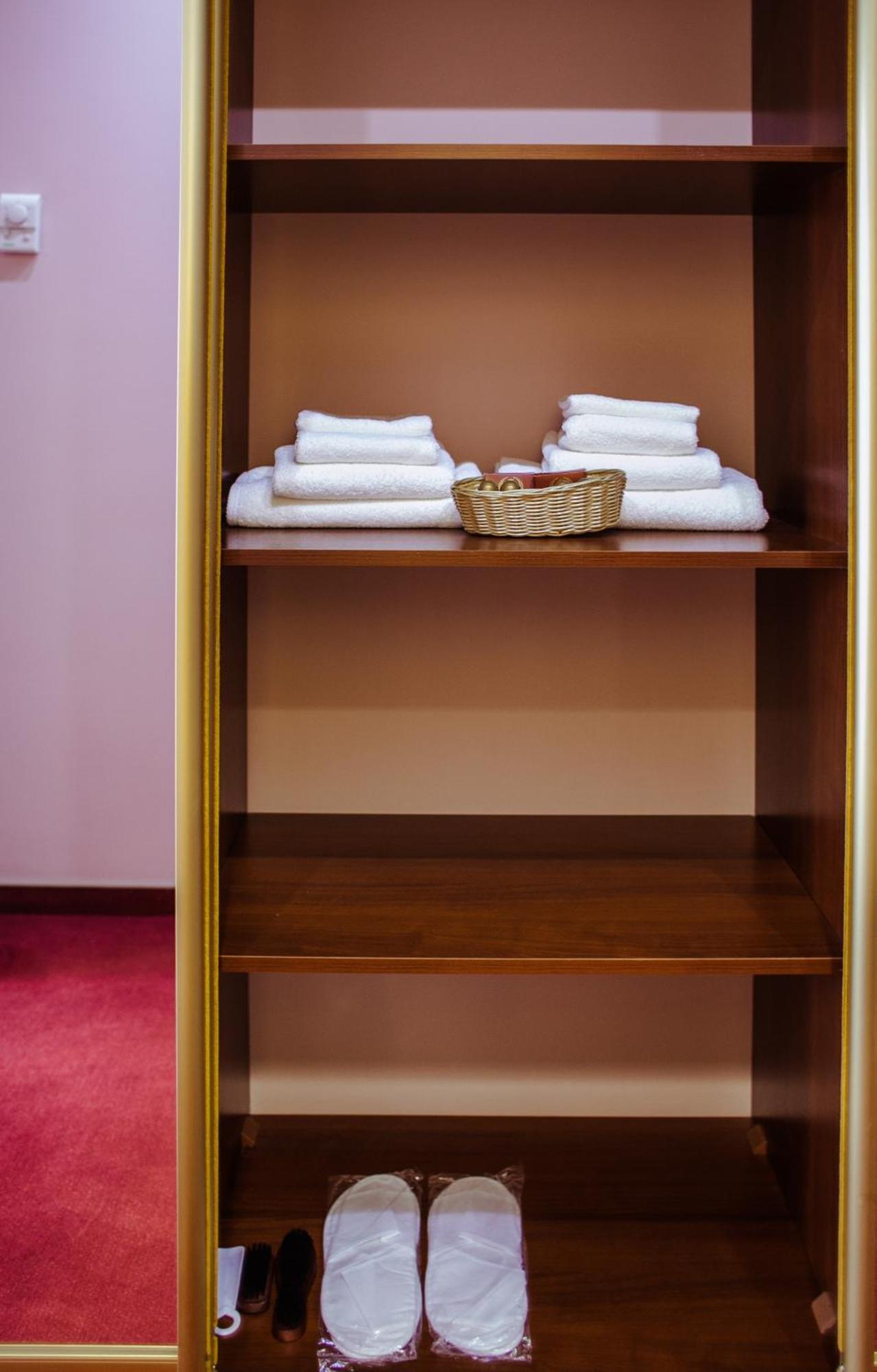 Warszawa Hotel Malekhuv Εξωτερικό φωτογραφία